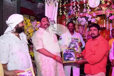 बलरामपुर: बाबा नीम करौली कैंची धाम के स्थापना दिवस पर नगर के कई स्थानों पर भंडारे का आयोजन, विधायक व नगर पालिका चेयरमैन शामिल हुए