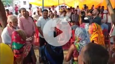 गोपालगंज: गवंदरी गांव पहुंचे सहकारिता मंत्री डॉ. प्रेम कुमार, प्रधानमंत्री के कार्यक्रम में शामिल होने का दिया आमंत्रण