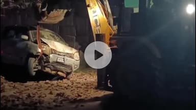 फरेंदा: कुशहा गांव के पास गूगल मैप ने फिर दिया धोखा, कार 40 फीट गड्ढे में गिरी अधूरे बाईपास पर