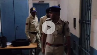 खरगौन: पुलिस अधीक्षक धर्मराज मीना ने ज़िले के थानों का निरीक्षण कर असामाजिक तत्वों पर नज़र रखने के निर्देश दिए