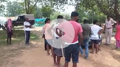 गुमला: खरका डेली मार्केट के पास युवती से मोबाइल छीनकर भागे तीन युवक