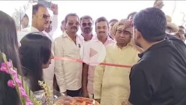 आरा: जीरो माइल पर वी-मार्ट का उद्घाटन, अतिथि के रूप में कुंअर सेना के संस्थापक सुरेंद्र सिंह और जदयू नेता प्रेस बजरंगी रहे