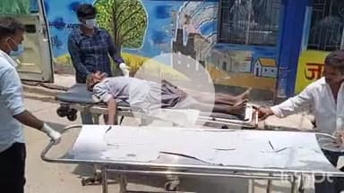 भभुआ: भभुआ कलेक्ट्रेट के पास सड़क पर लावारिस अवस्था में मिला एक व्यक्ति, इलाज के लिए लाया गया सदर अस्पताल