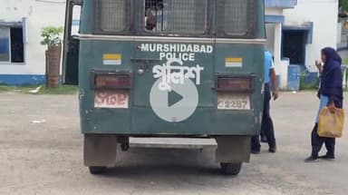 ভগবানগোলা ১: সিতেন ঘোষ হত্যাকাণ্ডে তিনজন গ্রেফতার, ভগবানগোলা থানার পুলিশের লালবাগ করে পাঠালো রিমান্ডেছে
