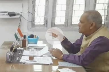 कांके: विधायक सीपी सिंह ने कचहरी स्थित आवास में जनता दरबार लगाकर सुनी लोगों की समस्या