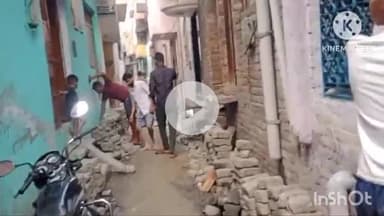 फिरोज़ाबाद: नगर निगम क्षेत्र देवनगर गली नम्बर एक में अधूरी सड़क-नाली बना मुसीबत, ठेकेदार की लापरवाही से लोग बेहाल #jansamasya