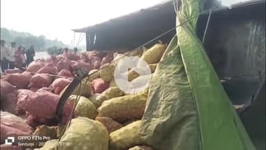 बगोदर: जीटी रोड गैडा के पास आलू से लदा ट्रक पलटा, कोई हताहत नहीं