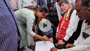 जगदलपुर: नियानार में दिव्यांग बालिका ने पैर से लिखा पत्र, विधायक किरण देव हुए अभिभूत, वीडियो हुआ वायरल