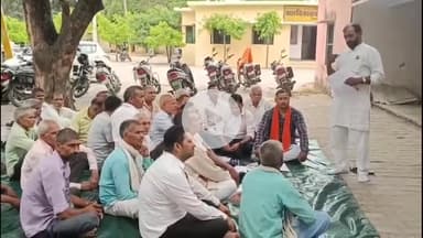 हसनपुर: हसनपुर एसडीएम कार्यालय के सामने भारतीय किसान संघ की बैठक का आयोजन, बिजली विभाग पर लगाए गए गंभीर आरोप