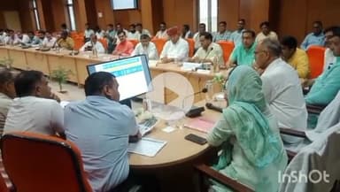 चूरू: जिला परिषद सभागार में समीक्षा बैठक हुई संपन्न, मंत्री कन्हैया लाल चौधरी ने अधिकारियों को दिए दिशा-निर्देश