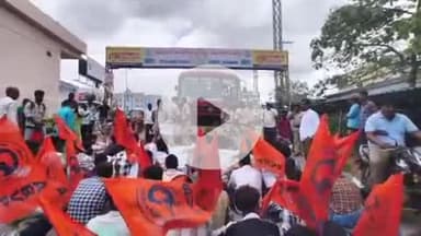 మహబూబ్ నగర్ అర్బన్: ఆర్టీసీ బస్ ఛార్జీలు, విద్యార్థుల బస్‌పాస్ ఛార్జీలు తగ్గించాలని పట్టణంలో ఏబీవీపీ విద్యార్థి సంఘం నేతలు డిమాండ్