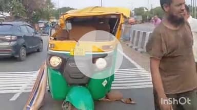 औरैया: कोतवाली क्षेत्र के इंडियन ऑयल चौकी के समीप अनियंत्रित होकर ऑटो डिवाइडर से टकराया, चालक ऑटो छोड़कर भागा