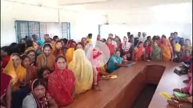 गिरिडीह: CM मइया सम्मान योजना की किस्त बंद होने पर पुरना नगर पंचायत सचिवालय में सैकड़ों महिलाओं और ग्रामीणों ने जताई चिंता