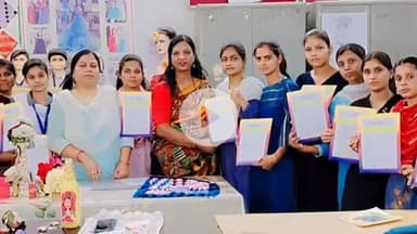 बरेली: आईटीआई महिला विभाग में रचना सक्सेना ने निःशुल्क कला कार्यशाला आयोजित की, छात्राओं को मिले प्रमाणपत्र व पुरस्कार