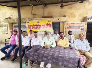 राजातालाब: वाराणसी के विद्युत कर्मचारियों ने राजातालाब में भरी हुंकार, प्रबंधन कार्यालय पर आंदोलन की चेतावनी दी