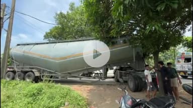 बलियापुर: 12 चक्का वाहन ने बुलेट बाइक सवार को मारी टक्कर, बाइक सवार बाल-बाल बचे