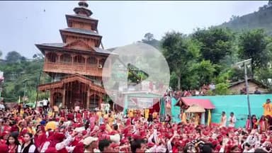 राजगढ़ी: पौंटी गांव में ध्याणी मिलन कार्यक्रम में ध्याणियों ने मां भद्रकाली को भेंट किया सोने का हार व प्रतिमा