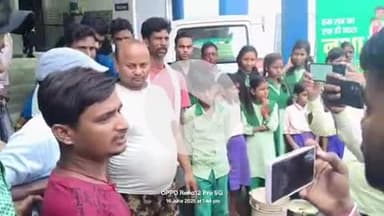 कोडरमा: लोचनपुर विद्यालय के बच्चों ने मध्यान भोजन में गड़बड़ी की शिकायत उपायुक्त से की