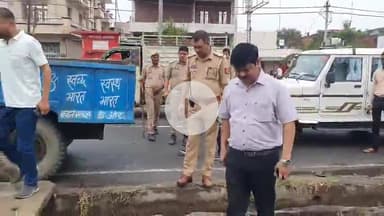 रामपुर: मालगोदाम के पास बनी तकरीबन 100 दुकानों को नगर पालिका प्रशासन ने 7 जेसीबी की मदद से चीनी मिल की जमीन बताकर किया ज़मींदोज