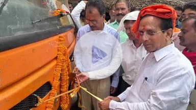 कादीपुर: बनी से शाहगंज तक क्षेत्रीय विधायक राज प्रसाद उपाध्याय ने नई बस की शुरुआत, हरी झंडी दिखाकर किया रवाना