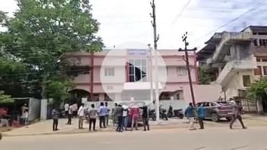 మహబూబ్ నగర్ అర్బన్: ప్రభుత్వం విడుదల చేసిన జాబ్ క్యాలెండర్ ప్రకారం నోటిఫికేషన్లు విడుదల చేయాలని పట్టణంలో నిరుద్యోగులు భారీ ర్యాలీ