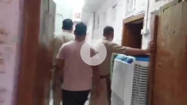 शाहजहांपुर: चर्चित आयुष हत्याकांड में बड़ी कार्रवाई: फरार आरोपी शेखर मौर्य की सदर बाजार पुलिस ने चल सम्पत्ति की कुर्क की