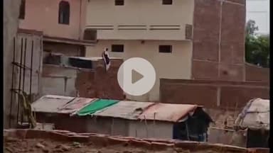 बागपत: बागपत में रंगिली दुल्हन के दर्जनों आशिक, प्रेमी के साथ होटल में पकड़े जाने पर छत से कूदकर हुई फरार, वीडियो वायरल