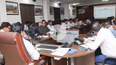 पवई: कलेक्टर कार्यालय में टीएल बैठक में विभागीय गतिविधियों के क्रियान्वयन की समीक्षा हुई