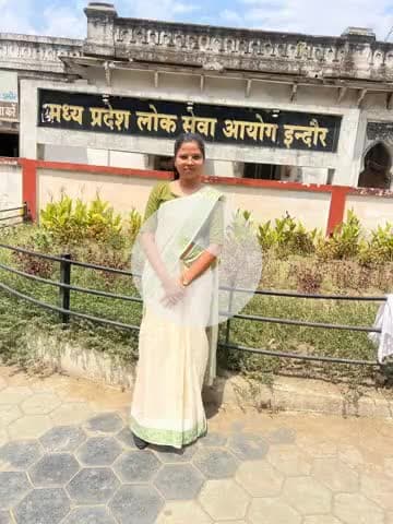 बहिन उमाभारती धुर्वे को असिस्टेंट प्रोफेसर बनने पर बहुत बहुत बधाई एवं अनंत शुभकामनाएं 🌹🌹💐🎉👏