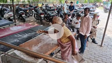 इटावा: जिला अस्पताल में महिला तीमारदार से स्टाफ ने कराया स्ट्रेचर साफ, मीडिया में कैद होने पर सीएमएस ने वेतन रोकने की बात कही