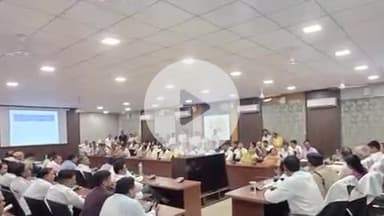 टोंक: जिला परिषद सभागार में जिला प्रभारी मंत्री हीरालाल नागर ने वंदे गंगाजल संरक्षण जन अभियान की समीक्षा बैठक की