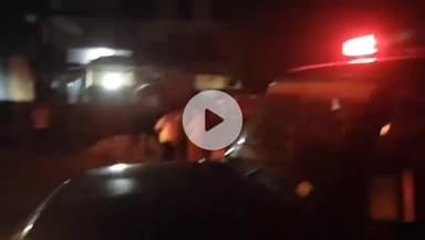 कानपुर: जाजमऊ के संजय नगर में कार चालक ने डिवाइडर पर चढ़ाई कार, एक युवक हुआ घायल