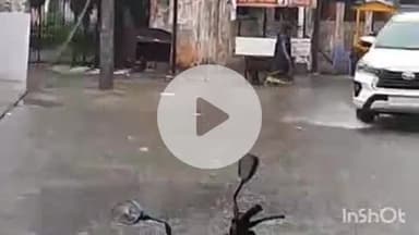 देेेवरिया: आधे घंटे की बारिश से देवरिया शहर हुआ जलमग्न, मोहल्ले हुए पानी-पानी, खुली नगर पालिका की पोल