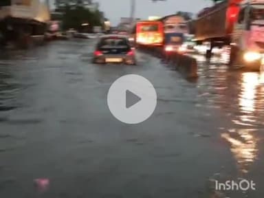 बरेली: किला थाना क्षेत्र के दूल्हे मियां की मजार के पास से सिटी सब्जी मंडी तक बारिश के बाद हुआ भीषण जलभराव