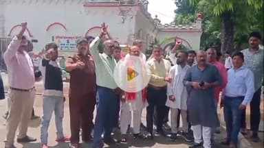 बरेली: बजरंग दल को आतंकवादी संगठन कहने पर भड़के हिंदू संगठनों ने विश्व हिंदू परिषद के माध्यम से SSP को सौंपा ज्ञापन