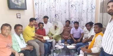 पोरसा: राष्ट्रीय अध्यक्ष पद के उम्मीदवार प्रवीण कुमार गुप्ता ने पोरसा शहर का दौरा किया, मतदाताओं से मिले