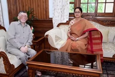 कांके: राजभवन में दो केंद्रीय मंत्रियों और राज्य के वित्त मंत्री ने राज्यपाल से की भेंट