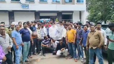 इंदौर में ऑटो चालकों का रैपीडो, ओला, उबर के खिलाफ हंगामा, रैपीडो कार्यालय पर जड़ा ताला