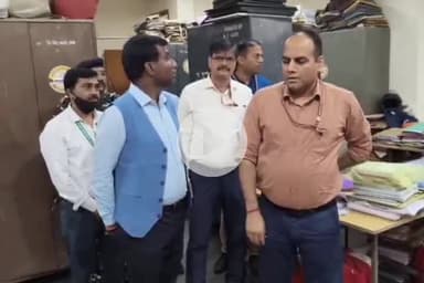 कांके: उपायुक्त मंजूनाथ भजंत्री ने समाहरणालय ब्लॉक-ए के विभिन्न कार्यालयों का किया औचक निरीक्षण