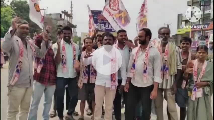 తొర్రూర్: అర్హులైన వారికి ఇందిరమ్మ ఇండ్లు కేటాయించాలని, తోరూర్ లో ఖమ్మం వరంగల్ హైవేపై ,జనసేన పార్టీ ఆధ్వర్యంలో ధర్నా