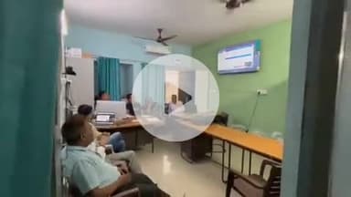 झाझा: रेफरल अस्पताल झाझा में इंज्योरी रिपोर्ट में बदलाव को लेकर डॉक्टरों की हुई बैठक