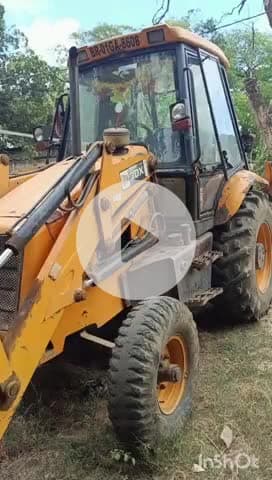 मनेर: गोपालपुर गांव के पास सरकारी पईन की मिट्टी काट कर बेच रहे ट्रैक्टर और जेसीबी मशीन को पुलिस ने किया बरामद