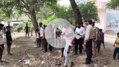 सिराथू: सिराथू के नारा गांव में जमीन कब्जा की शिकायत पर पहुंचे डीएम ने कार्रवाई की, शिकायतकर्ताओं को किया संतुष्ट