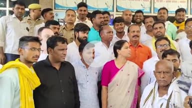 मंझनपुर: लोहंदा कांड में निष्पक्ष जांच के लिए चायल विधायक ने मंझनपुर कलेक्ट्रेट में डीएम से की मुलाकात