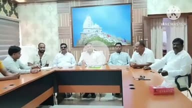 गिरिडीह: बस स्टैंड रोड स्थित परिसदन भवन में झारखंड मुक्ति मोर्चा गिरिडीह महानगर समिति की बैठक हुई