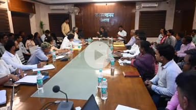 लोहरदगा: समाहरणालय में स्वास्थ्य सेवाओं की समीक्षा, उपायुक्त ने गर्भवती महिलाओं की मॉनिटरिंग और टीकाकरण पर दिया ज़ोर