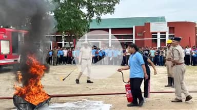 ऊना: जेएनवी पेखूबेला में आयोजित एनसीसी शिविर में कैडेट्स को सेना भर्ती प्रक्रिया व अग्निशमन सुरक्षा की जानकारी दी गई