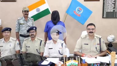कोडरमा: कोडरमा पुलिस ने साइबर ठगी के पैसे QR कोड पर मंगाने के मामले में एक व्यक्ति को किया गिरफ्तार