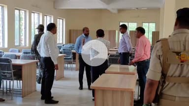 कोडरमा: उपायुक्त ऋतुराज ने मास्टर सोबरन मांझी जिला पुस्तकालय का निरीक्षण किया, संचालन के लिए दिए निर्देश