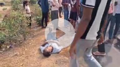 झांसी: रक्सा के बमेर गांव में शराब लेने जा रहे दो व्यक्तियों की मोटरसाइकिल छात्र की मोटरसाइकिल से टकराई, तीन लोग हुए घायल